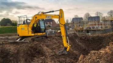Универсальный гусеничный экскаватор JCB JZ141